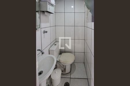 Casa à venda com 300m², 3 quartos e 2 vagasBanheiro do salão de festa