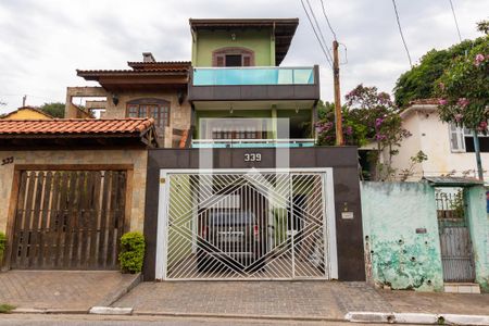 Casa à venda com 200m², 3 quartos e 7 vagas Casa à venda com 200m², 3 quartos e 7 vagasFachada