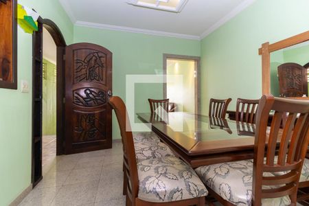 Casa à venda com 200m², 3 quartos e 7 vagas Casa à venda com 200m², 3 quartos e 7 vagasSala de Jantar