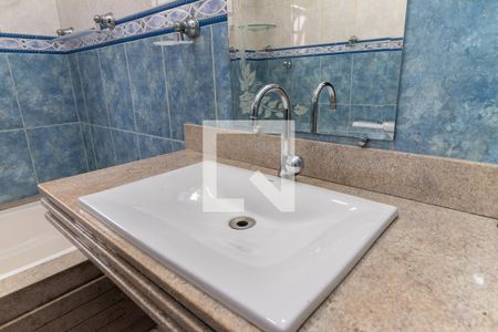 Casa à venda com 200m², 3 quartos e 7 vagas Casa à venda com 200m², 3 quartos e 7 vagasBanheiro da Suíte 1