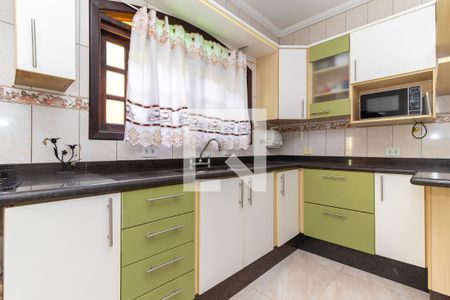 Casa à venda com 200m², 3 quartos e 7 vagas Casa à venda com 200m², 3 quartos e 7 vagasCozinha - Armários