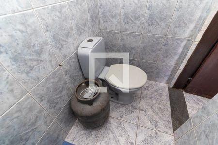 Casa à venda com 200m², 3 quartos e 7 vagas Casa à venda com 200m², 3 quartos e 7 vagasBanheiro de Serviço