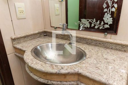 Casa à venda com 200m², 3 quartos e 7 vagas Casa à venda com 200m², 3 quartos e 7 vagasLavabo