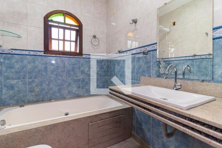 Casa à venda com 200m², 3 quartos e 7 vagas Casa à venda com 200m², 3 quartos e 7 vagasBanheiro da Suíte 1