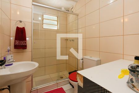Banheiro de apartamento à venda com 2 quartos, 64m² em Medianeira, Porto Alegre