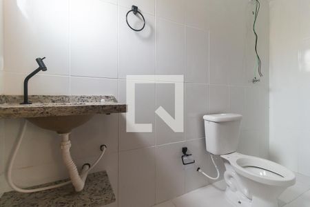 Banheiro da Suíte de apartamento para alugar com 2 quartos, 54m² em Vila Perracini, Poá