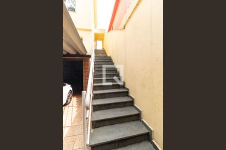 Casa à venda com 167m², 4 quartos e 4 vagasEscada