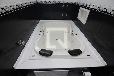 Casa para alugar com 248m², 3 quartos e 3 vagasSuíte 1 Banheiro