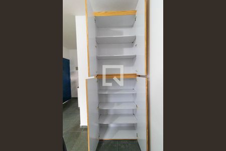 Studio para alugar com 30m², 1 quarto e 1 vaga Studio para alugar com 30m², 1 quarto e 1 vagaArmário