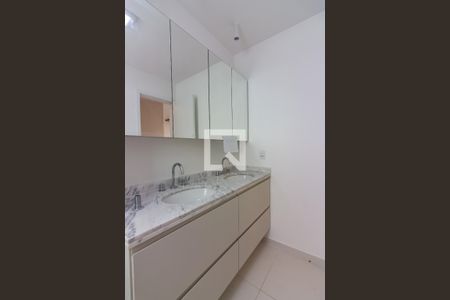 Apartamento para alugar com 150m², 3 quartos e 3 vagas Apartamento para alugar com 150m², 3 quartos e 3 vagasBanheiro da Suíte 2