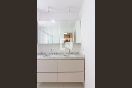 Apartamento para alugar com 150m², 3 quartos e 3 vagas Apartamento para alugar com 150m², 3 quartos e 3 vagasBanheiro da Suíte 2