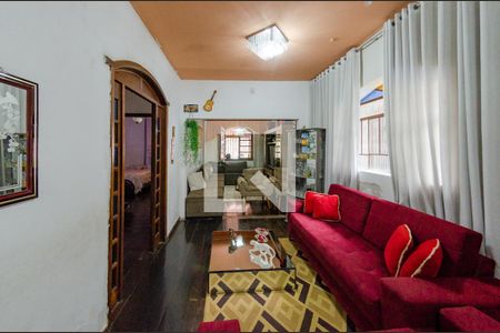 Sala de casa à venda com 3 quartos, 320m² em Bonfim, Belo Horizonte