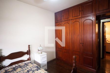 Casa à venda com 398m², 4 quartos e 5 vagas Casa à venda com 398m², 4 quartos e 5 vagasQuarto 4