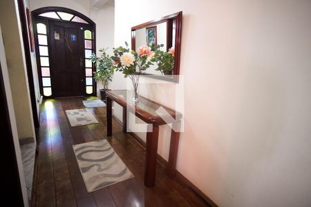 Casa à venda com 398m², 4 quartos e 5 vagas Casa à venda com 398m², 4 quartos e 5 vagasCorredor