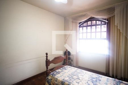 Casa à venda com 398m², 4 quartos e 5 vagas Casa à venda com 398m², 4 quartos e 5 vagasQuarto 4