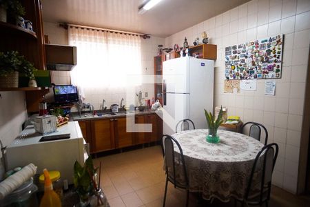 Casa à venda com 398m², 4 quartos e 5 vagas Casa à venda com 398m², 4 quartos e 5 vagasCozinha