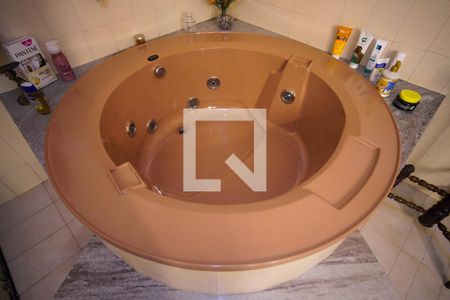 Casa à venda com 398m², 4 quartos e 5 vagas Casa à venda com 398m², 4 quartos e 5 vagasBanheiro Suíte 2