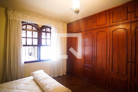 Casa à venda com 398m², 4 quartos e 5 vagas Casa à venda com 398m², 4 quartos e 5 vagasQuarto 3