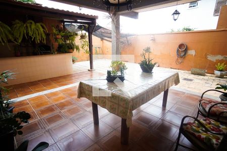 Casa à venda com 398m², 4 quartos e 5 vagas Casa à venda com 398m², 4 quartos e 5 vagasVaranda