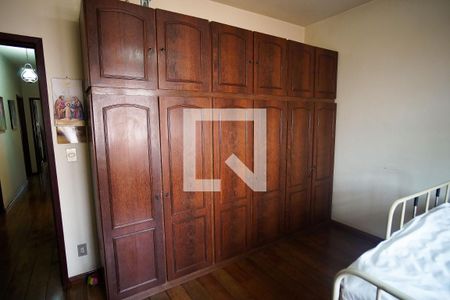 Casa à venda com 398m², 4 quartos e 5 vagas Casa à venda com 398m², 4 quartos e 5 vagasQuarto 5