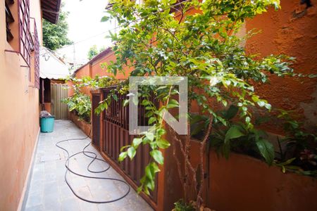 Casa à venda com 398m², 4 quartos e 5 vagas Casa à venda com 398m², 4 quartos e 5 vagasCorredor