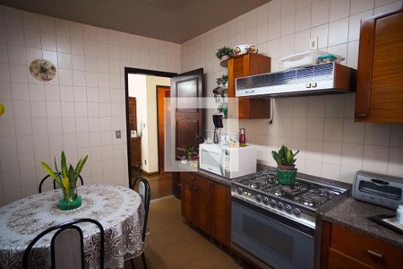 Casa à venda com 398m², 4 quartos e 5 vagas Casa à venda com 398m², 4 quartos e 5 vagasCozinha