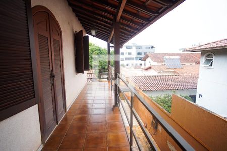 Casa à venda com 398m², 4 quartos e 5 vagas Casa à venda com 398m², 4 quartos e 5 vagasVaranda