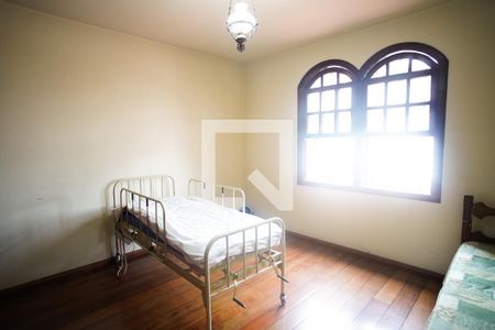 Casa à venda com 398m², 4 quartos e 5 vagas Casa à venda com 398m², 4 quartos e 5 vagasQuarto 5