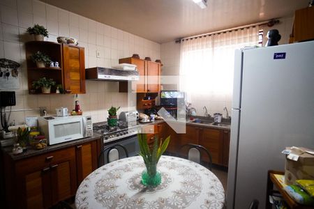 Casa à venda com 398m², 4 quartos e 5 vagas Casa à venda com 398m², 4 quartos e 5 vagasCozinha