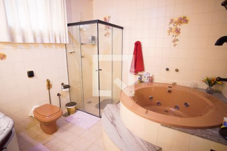 Casa à venda com 398m², 4 quartos e 5 vagas Casa à venda com 398m², 4 quartos e 5 vagasBanheiro Suíte 2