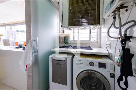 Apartamento à venda com 82m², 2 quartos e 2 vagas Apartamento à venda com 82m², 2 quartos e 2 vagasÁrea de serviço