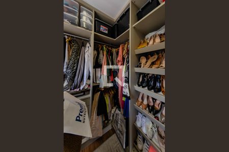 Apartamento à venda com 82m², 2 quartos e 2 vagas Apartamento à venda com 82m², 2 quartos e 2 vagasCloset