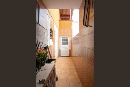 Casa à venda com 180m², 3 quartos e 2 vagasCorredor