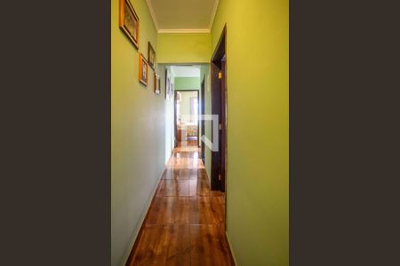 Casa à venda com 180m², 3 quartos e 2 vagasCorredor