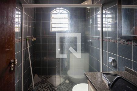 Casa à venda com 180m², 3 quartos e 2 vagasBanheiro da Suíte 2