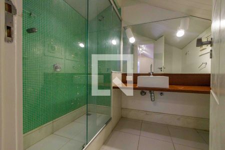 Casa de condomínio para alugar com 500m², 4 quartos e 3 vagas Casa de condomínio para alugar com 500m², 4 quartos e 3 vagasBanheiro do Sótão