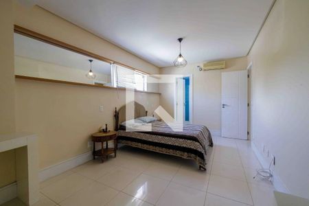 Casa de condomínio para alugar com 500m², 4 quartos e 3 vagas Casa de condomínio para alugar com 500m², 4 quartos e 3 vagasSuíte 4