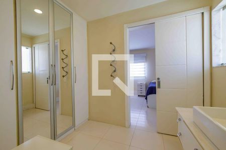 Casa de condomínio para alugar com 500m², 4 quartos e 3 vagas Casa de condomínio para alugar com 500m², 4 quartos e 3 vagasBanheiro da Suíte 2