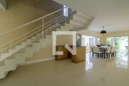 Sala de casa de condomínio para alugar com 4 quartos, 500m² em Barra da Tijuca, Rio de Janeiro