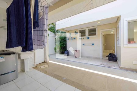 Casa de condomínio para alugar com 500m², 4 quartos e 3 vagas Casa de condomínio para alugar com 500m², 4 quartos e 3 vagasÁrea de Serviço