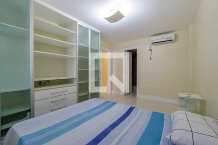 Casa de condomínio para alugar com 500m², 4 quartos e 3 vagas Casa de condomínio para alugar com 500m², 4 quartos e 3 vagasSuíte 3