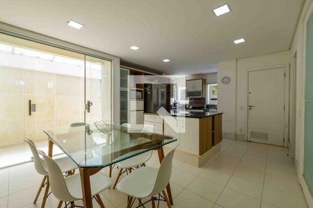 Casa de condomínio para alugar com 500m², 4 quartos e 3 vagas Casa de condomínio para alugar com 500m², 4 quartos e 3 vagasCozinha