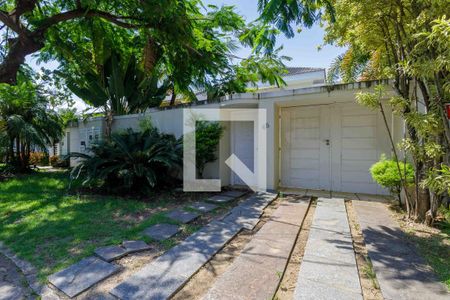 Casa de condomínio para alugar com 500m², 4 quartos e 3 vagas Casa de condomínio para alugar com 500m², 4 quartos e 3 vagasFachada