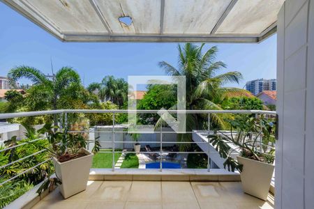 Casa de condomínio para alugar com 500m², 4 quartos e 3 vagas Casa de condomínio para alugar com 500m², 4 quartos e 3 vagasVaranda da Suíte 1