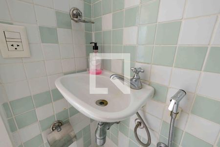 Casa de condomínio para alugar com 500m², 4 quartos e 3 vagas Casa de condomínio para alugar com 500m², 4 quartos e 3 vagasBanheiro de Serviço