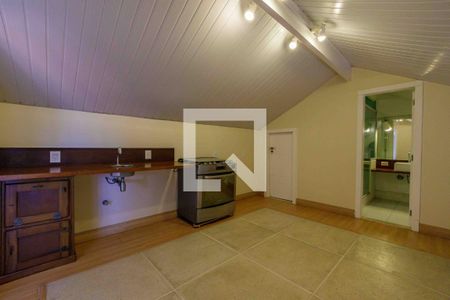 Casa de condomínio para alugar com 500m², 4 quartos e 3 vagas Casa de condomínio para alugar com 500m², 4 quartos e 3 vagasSótão