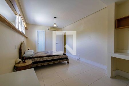 Casa de condomínio para alugar com 500m², 4 quartos e 3 vagas Casa de condomínio para alugar com 500m², 4 quartos e 3 vagasSuíte 4