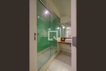 Casa de condomínio para alugar com 500m², 4 quartos e 3 vagas Casa de condomínio para alugar com 500m², 4 quartos e 3 vagasBanheiro do Sótão