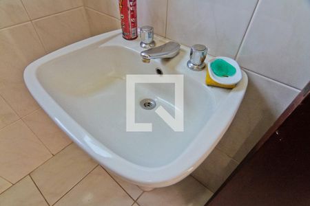 Casa à venda com 660m², 4 quartos e 8 vagasBanheiro externa