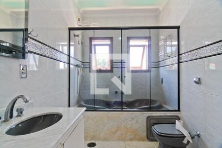 Casa à venda com 660m², 4 quartos e 8 vagasBanheiro da Suíte 2